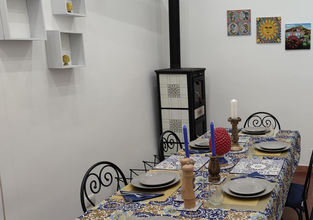 Peri Peri Guest House มาสคาลิ ภายนอก รูปภาพ