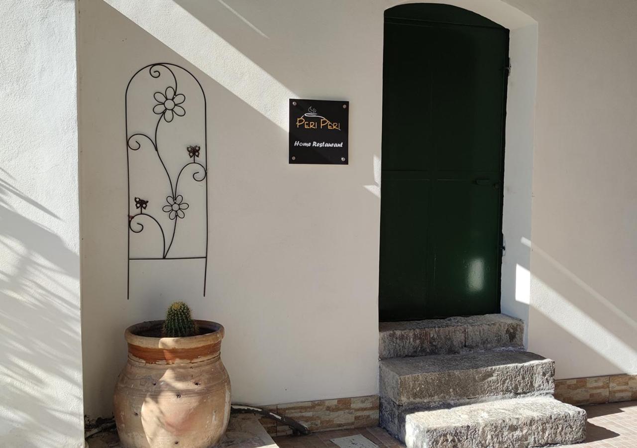Peri Peri Guest House มาสคาลิ ภายนอก รูปภาพ